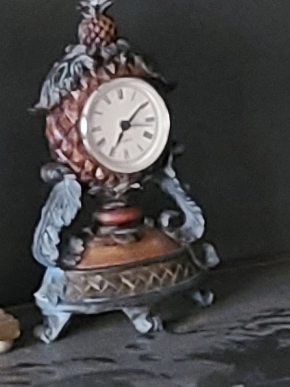 Pineaple Clock A Few Chips On Pineapple Bronze Still Works